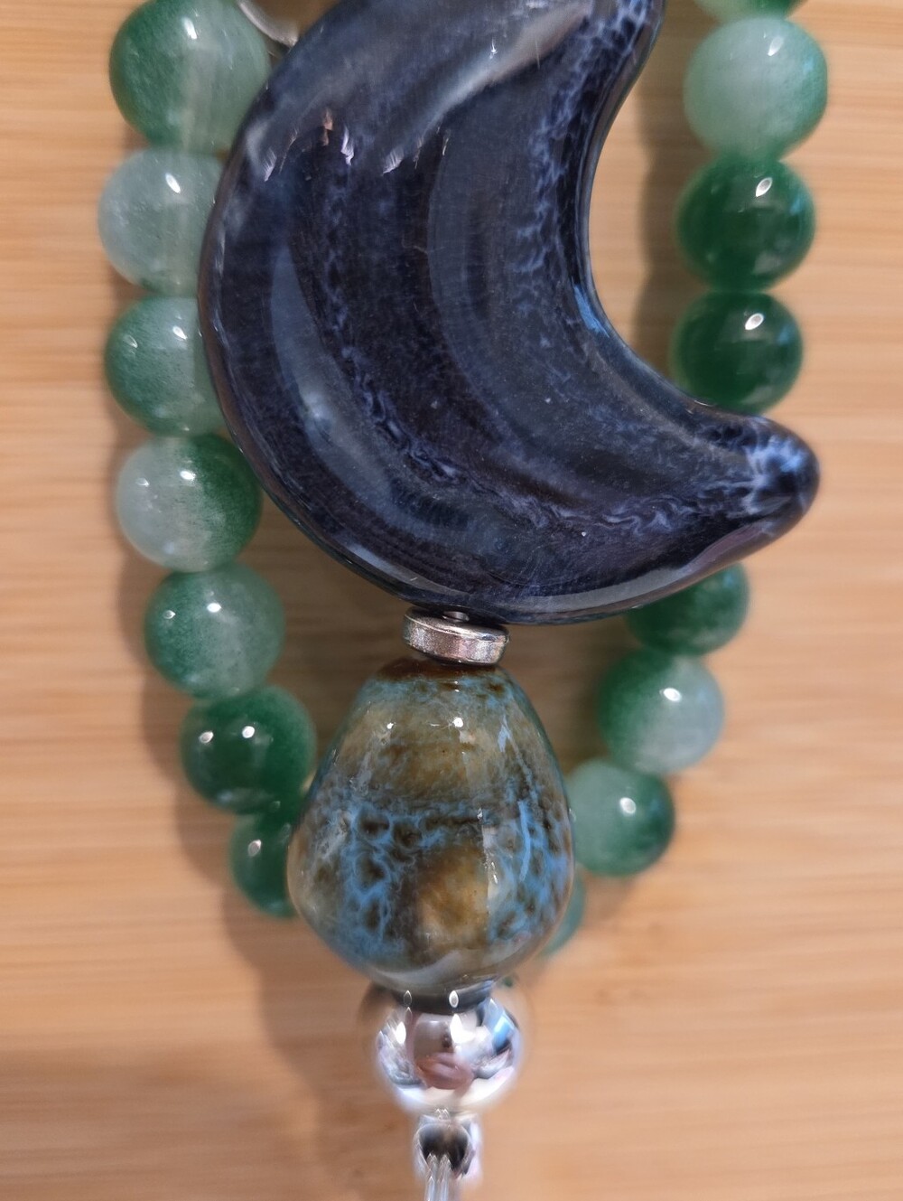 Gorgeous Handcrafted Keychain With Striking Polished Dark Crescent Moon - Picture 4 of 14